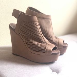 VINCE CAMUTO HEELS